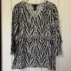 Alfred Dunner Black & White V-Neck Patterned Women's Top Sz 1x